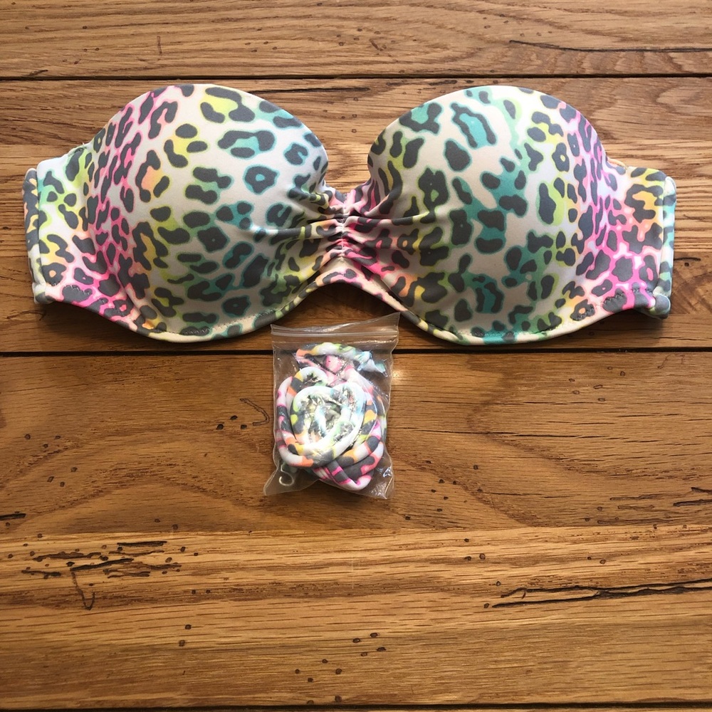 EUC!  VS bikini top w/ straps.